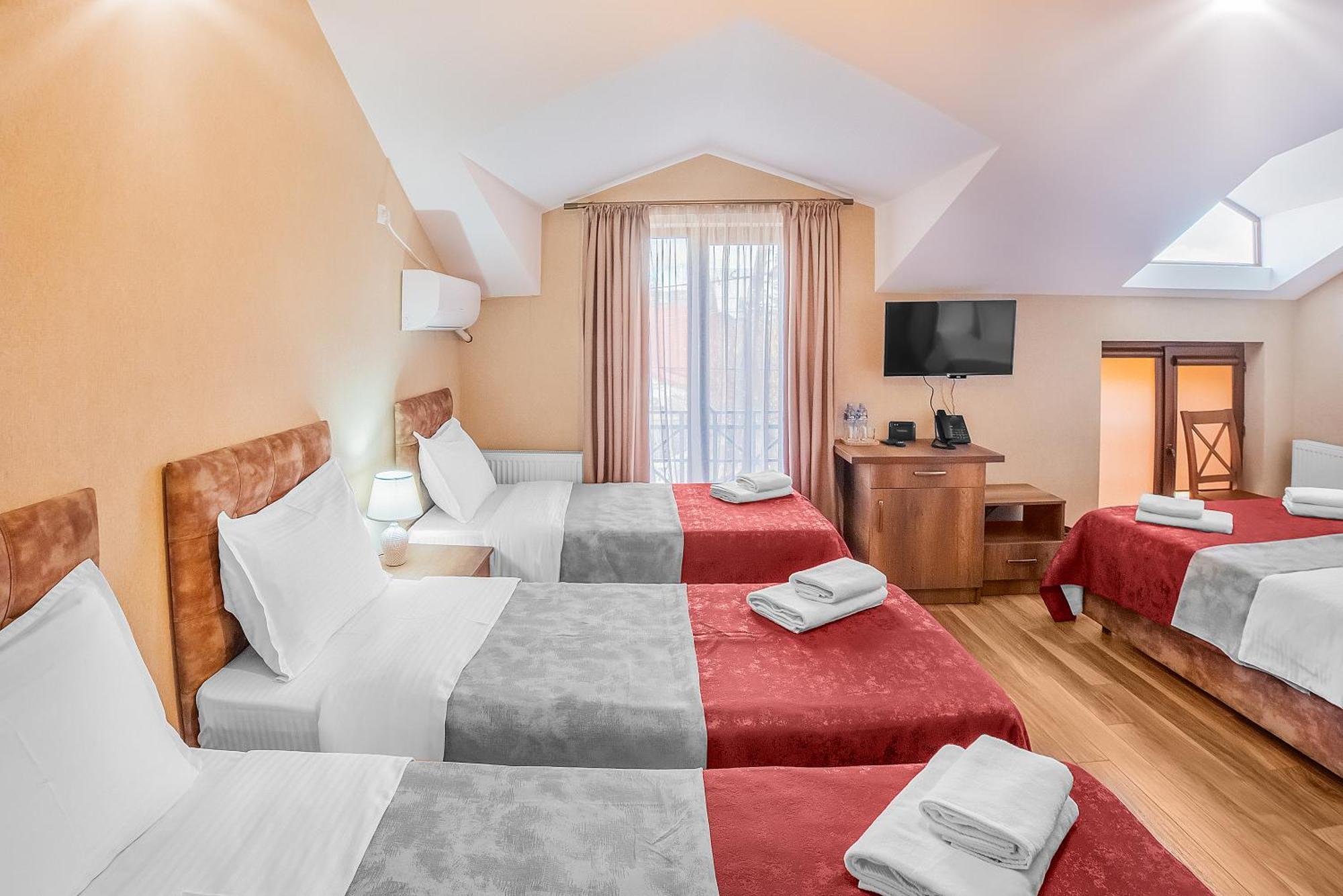 Dzvel Ubanshi Hotel Гори Екстериор снимка