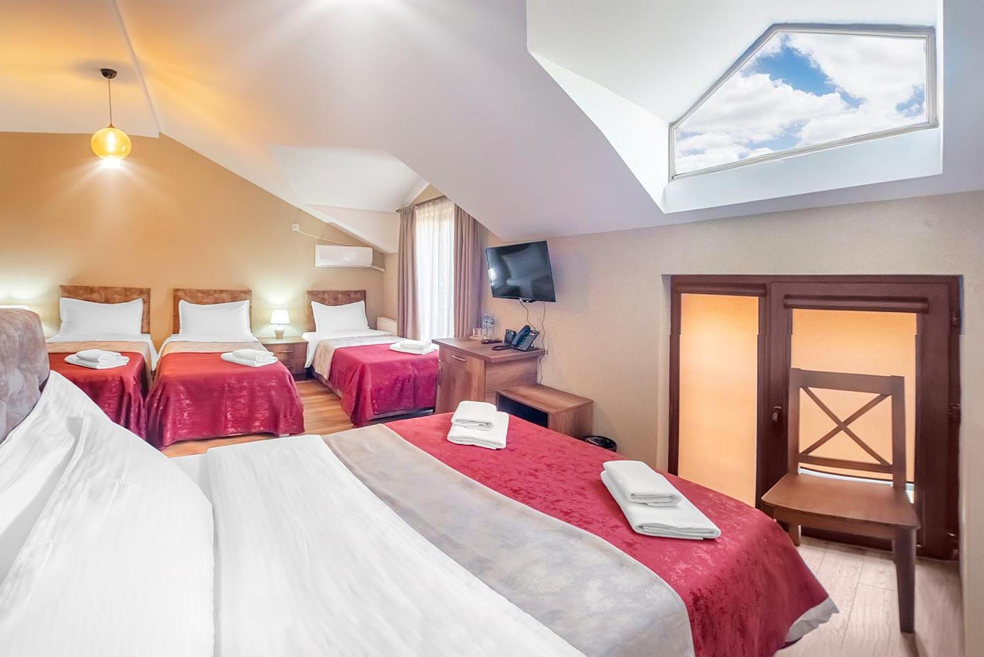 Dzvel Ubanshi Hotel Гори Екстериор снимка